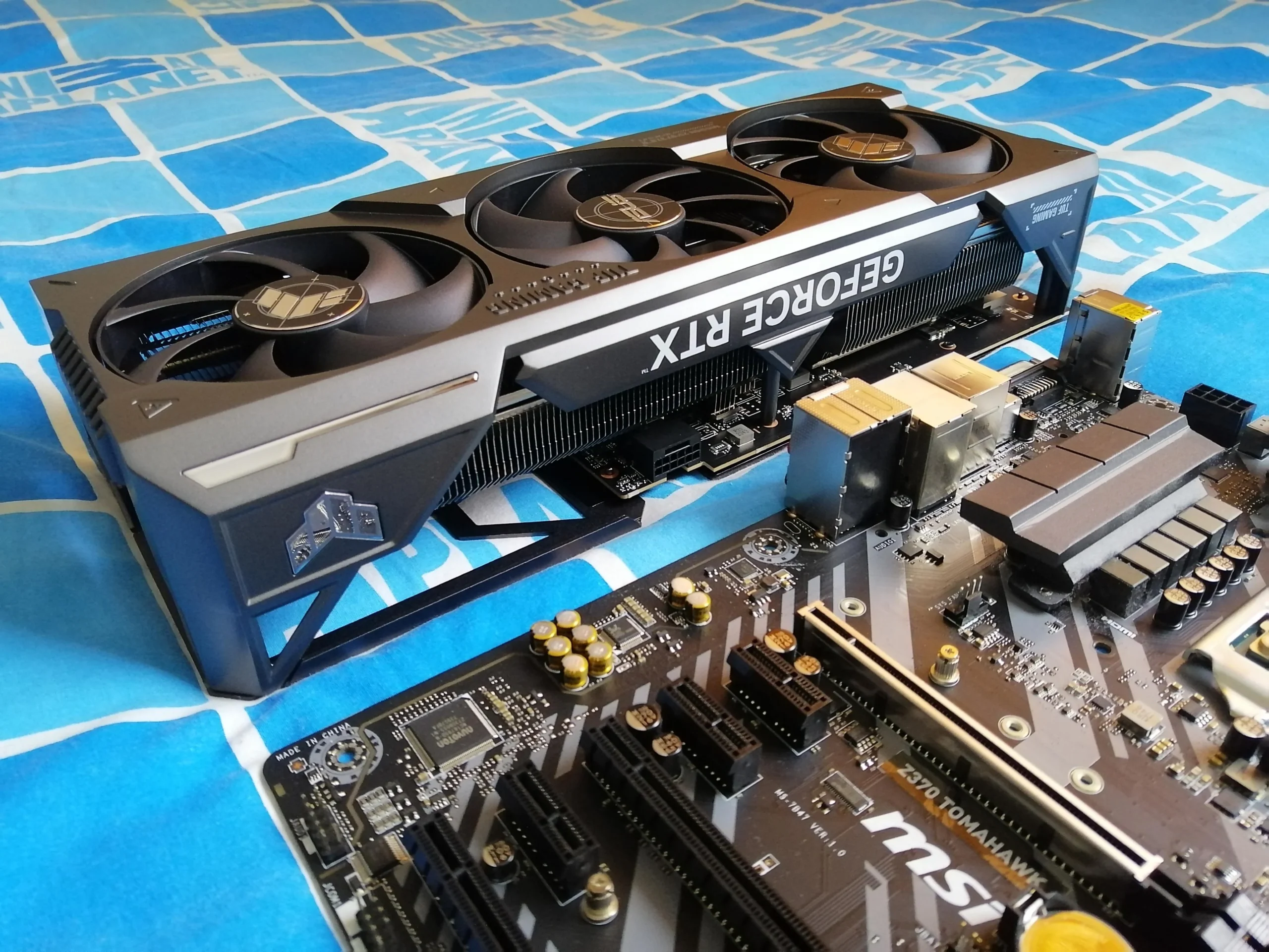 do all gpu sit at 50c idle no fans